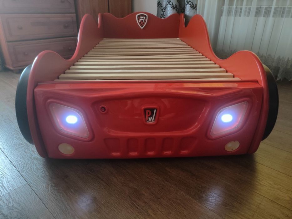 Łóżko dla dziecka - wyścigówka