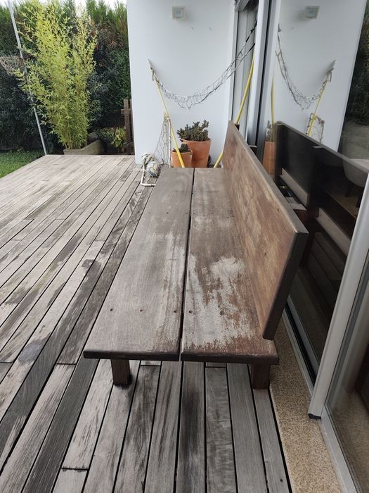 Banco de madeira maciça