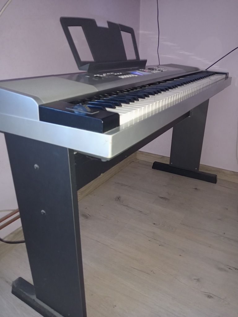 Keyboard Yamaha DGX 530