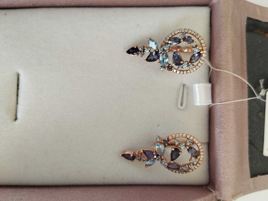 Продам золоті сережки з діамантами, топазами та аметистами.