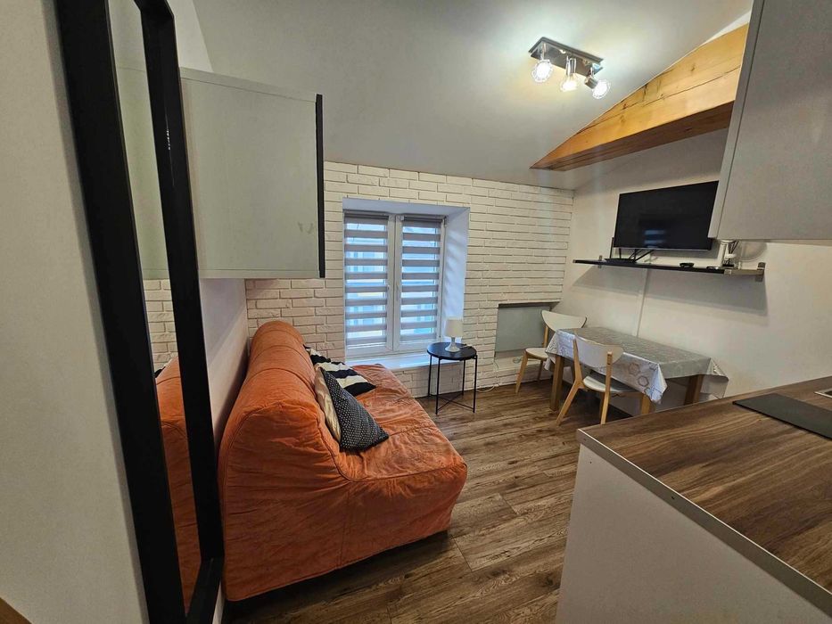 Odświeżone studio w ścisłym centrum, idealne dla singla