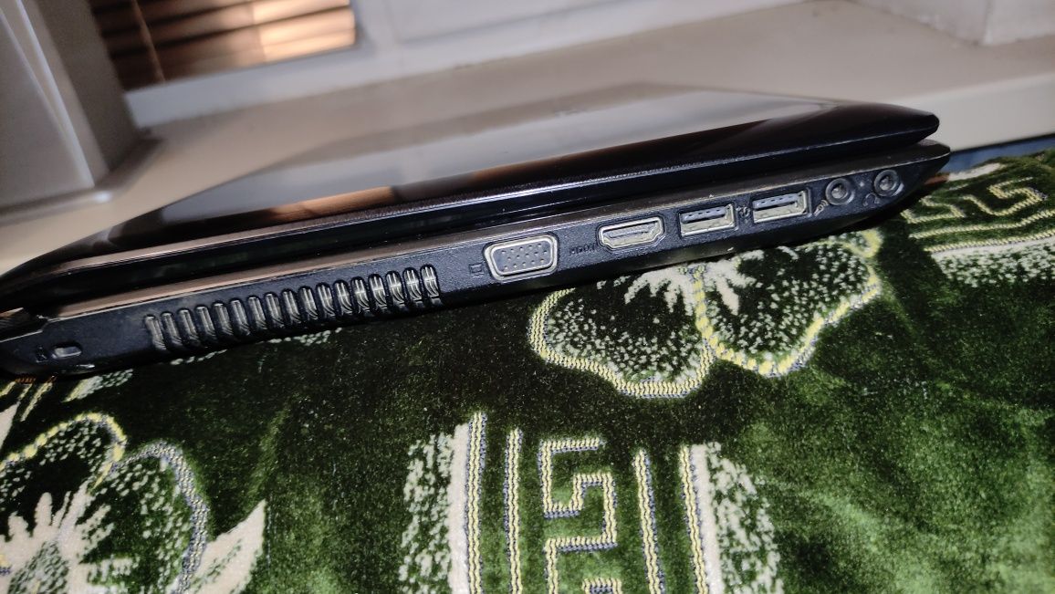 Asus K52DE на запчастини Работает,( не работают динамики АКБ и Дисково