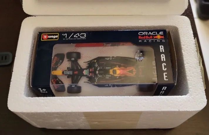 Carro de coleção RB18