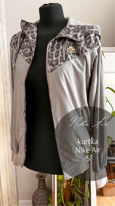 Szara kurtka z motywem szarej panterki przeciwwiatrowa Nike Air S