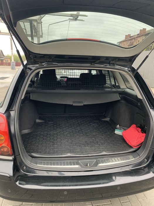 Toyota Avensis 2005 рік