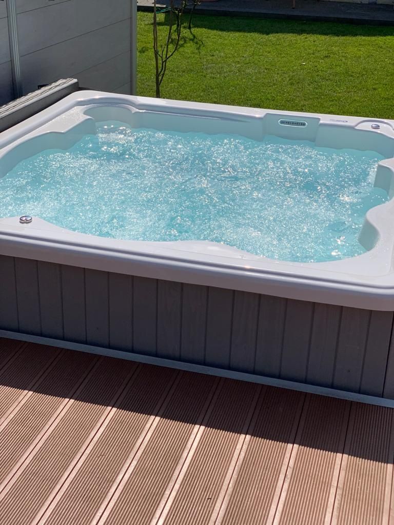 Jacuzzi COMFORT sterowanie WiFi  strefa SPA odpoczynku hydromasaż