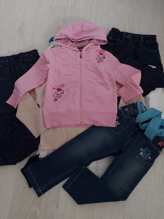 Пакет одягу для дiвчинки 3-5 рокiв