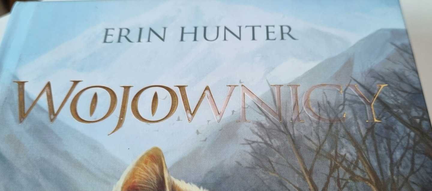 Wojownicy Ogień i lód Erin Hunter TWARDA Ilustrowana B2