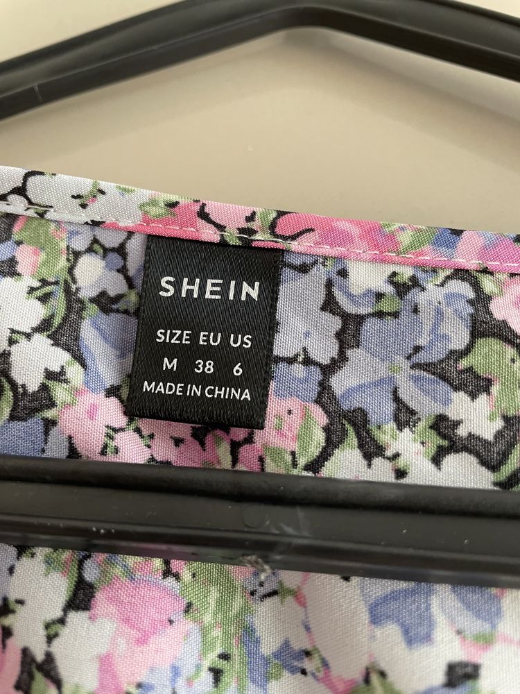 Blusa com flores Shein