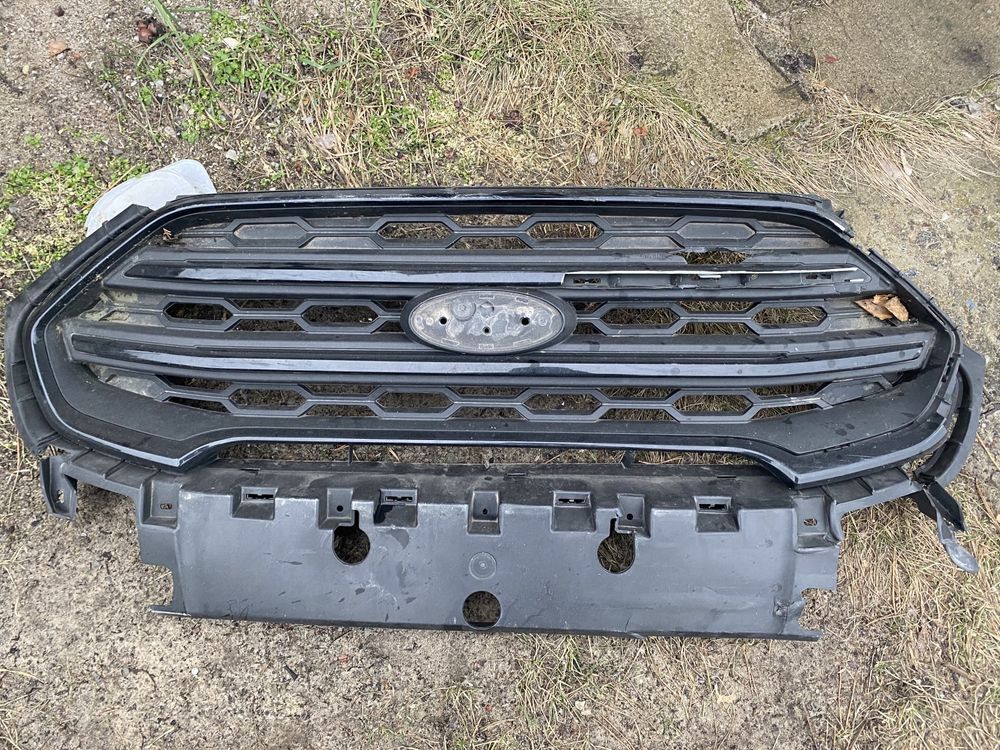 Решетка радиатора, нижняя часть бампера (SES) под ремонт Ford Ecosport
