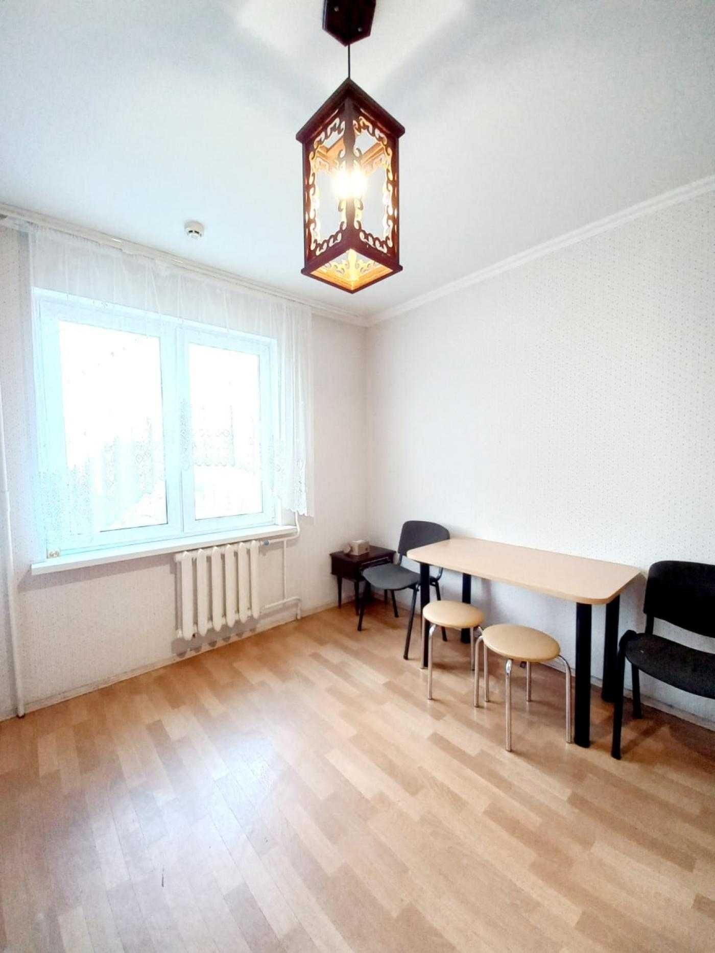 Ахматової 28, простора 3к квартира , м Позняки 15 хв, ТОРГ !