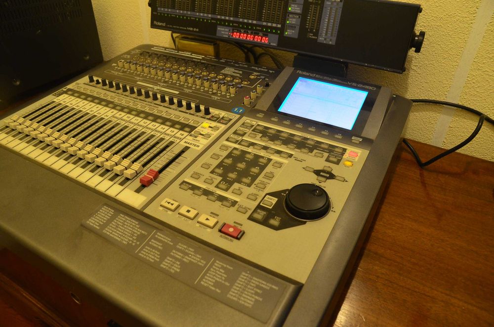 Mesa de mistura/ gravador digital Workstation Roland VS-2480 + MB-24