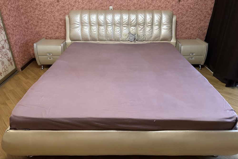 Продам ліжко б/у підьомний механізм 180*200 та 2 тумби  під перетяжку