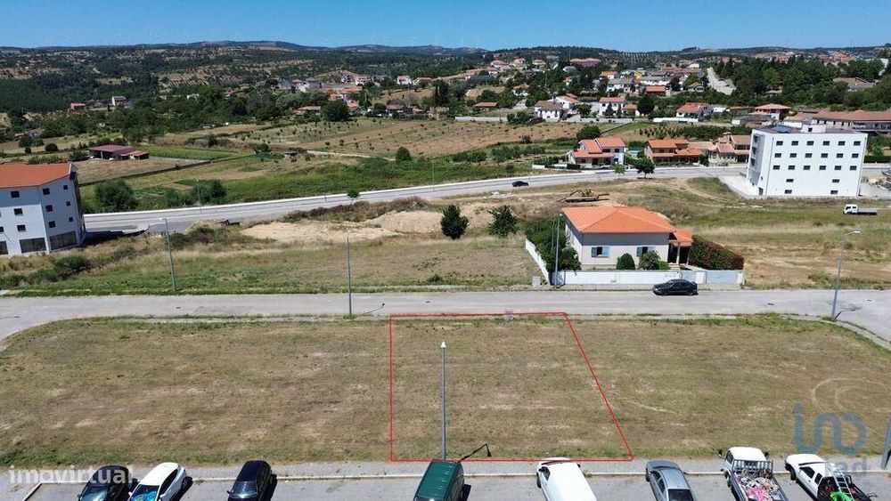 Terreno em Carrazedo de Montenegro e Curros de 301,00 m2