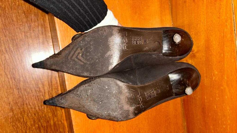 Sapatos em Pele Castanhos