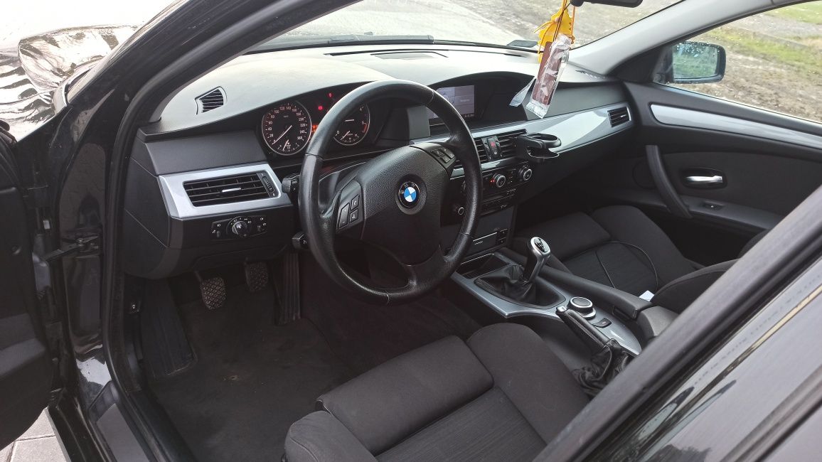 BMW E61 2.0d 192km 7 lat jeden właściciel komplet opon z felgami.