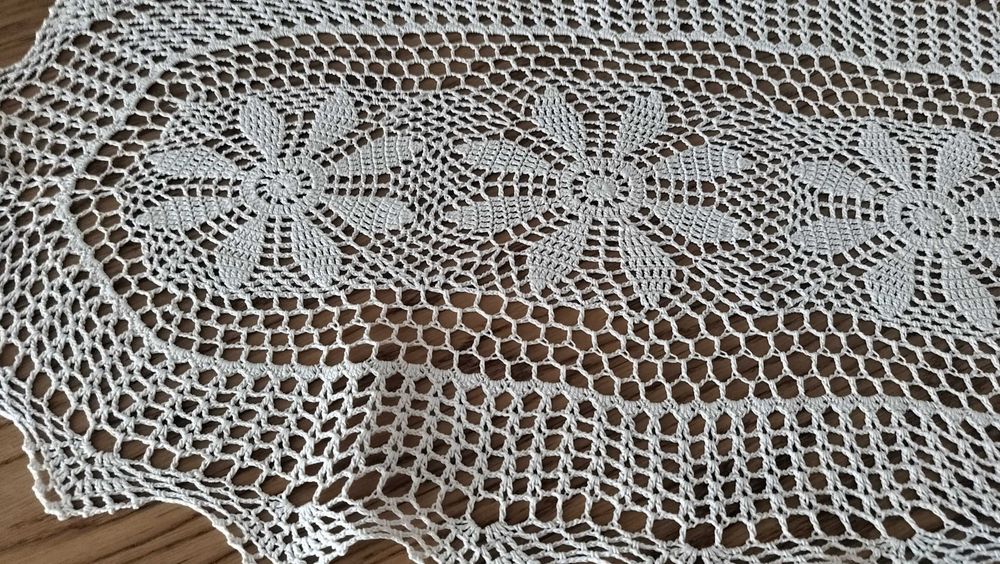 Bieżnik serwetka szydełkowe rękodzieło misterne cacko obrus 39x87