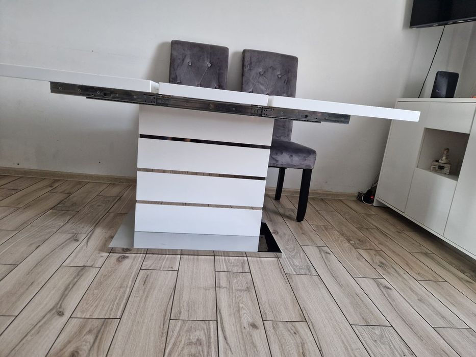 Rozkładany stół w stylu Glamour