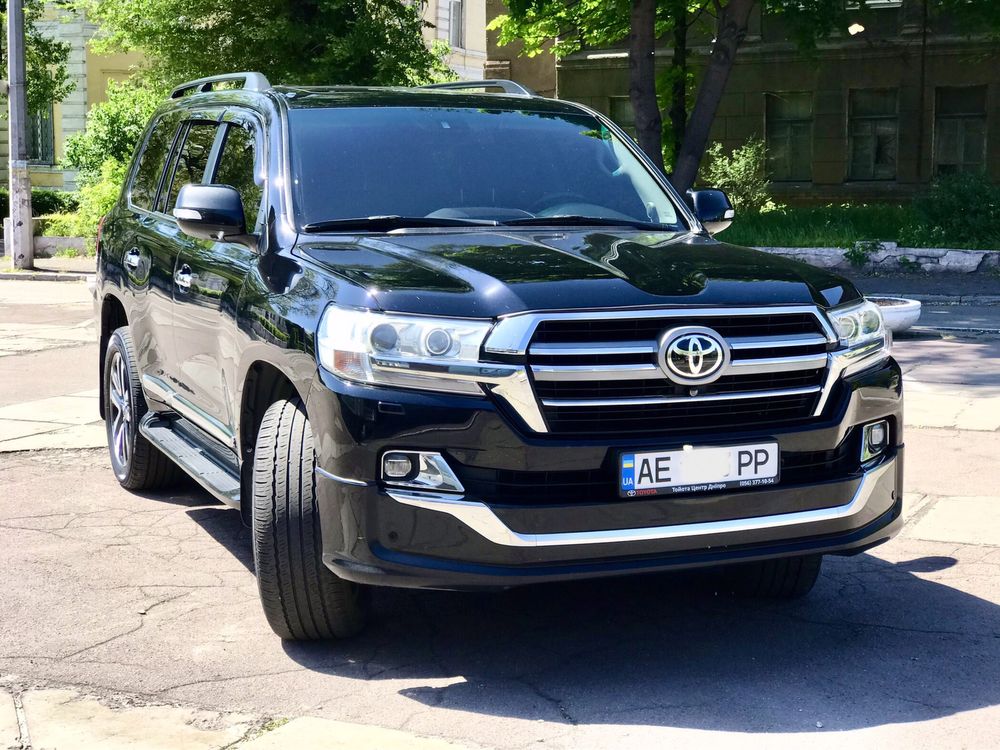 Продам Toyota Land Cruiser 200 2015 года 4.5 Дизель