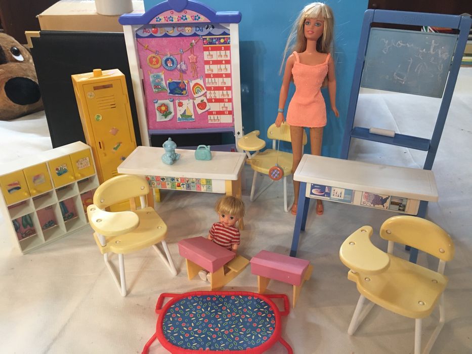 Barbie e Tommy na escola