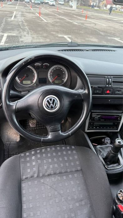 Продаєця автомобіль в хорошому стані