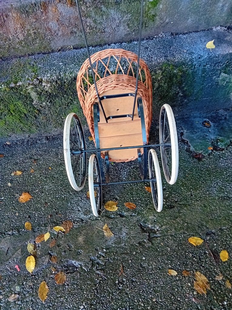 Wózek dla lalek lub kwietnik do ogrodu