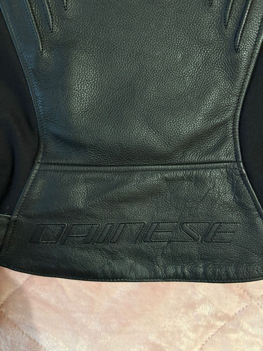 Casaco de mota feminino Dainese preto e vermelho