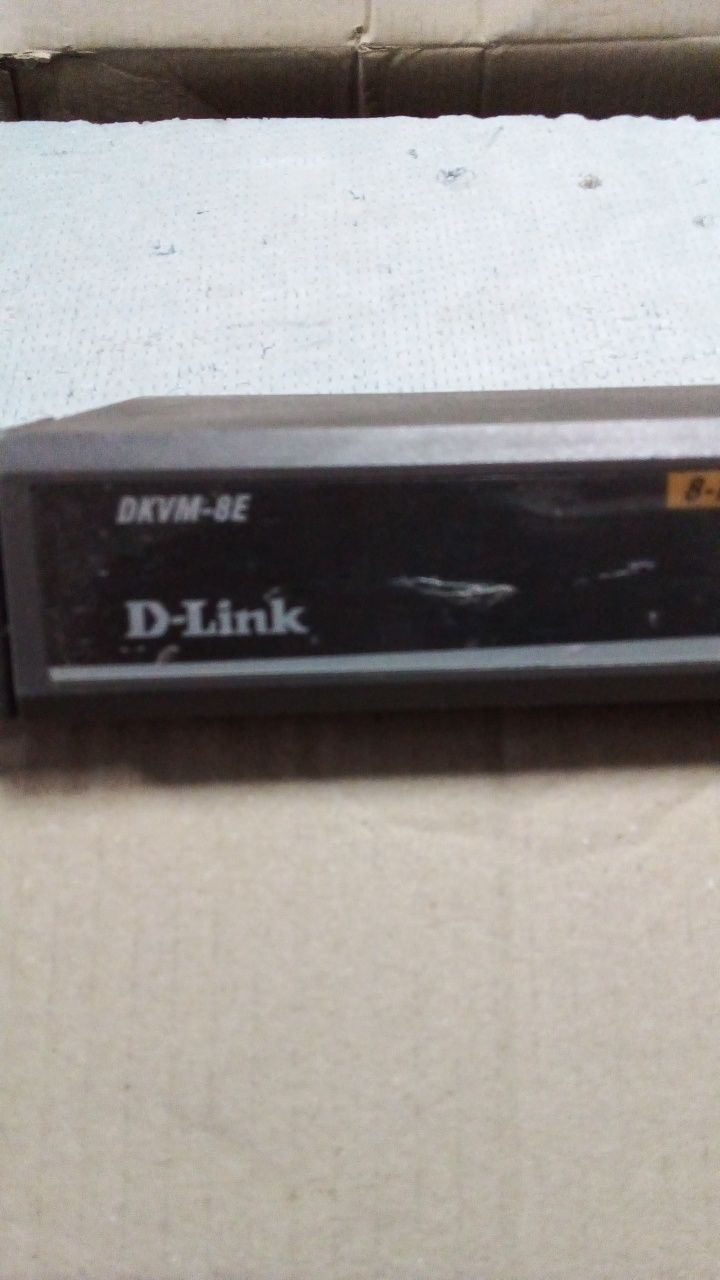 Swith D-Link DKVM-8E