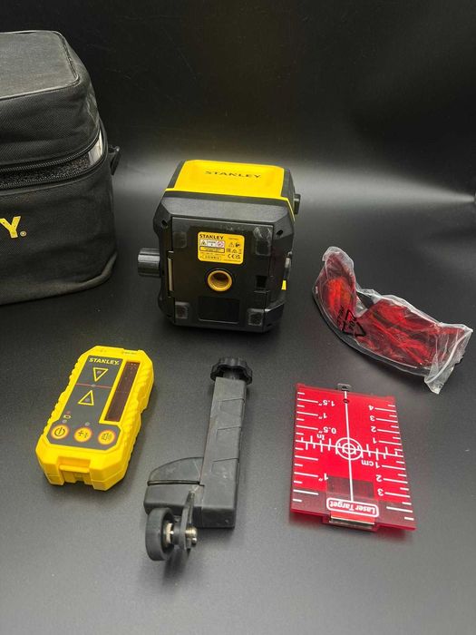 Laser rotacyjny Stanley samopoziomujący czerwony STHT77616 + statyw