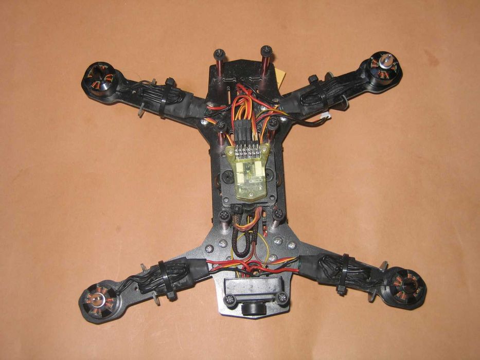 Dron CC3D ATOM  HD Color 700TVL MINI CC3D 1806, -2400KV