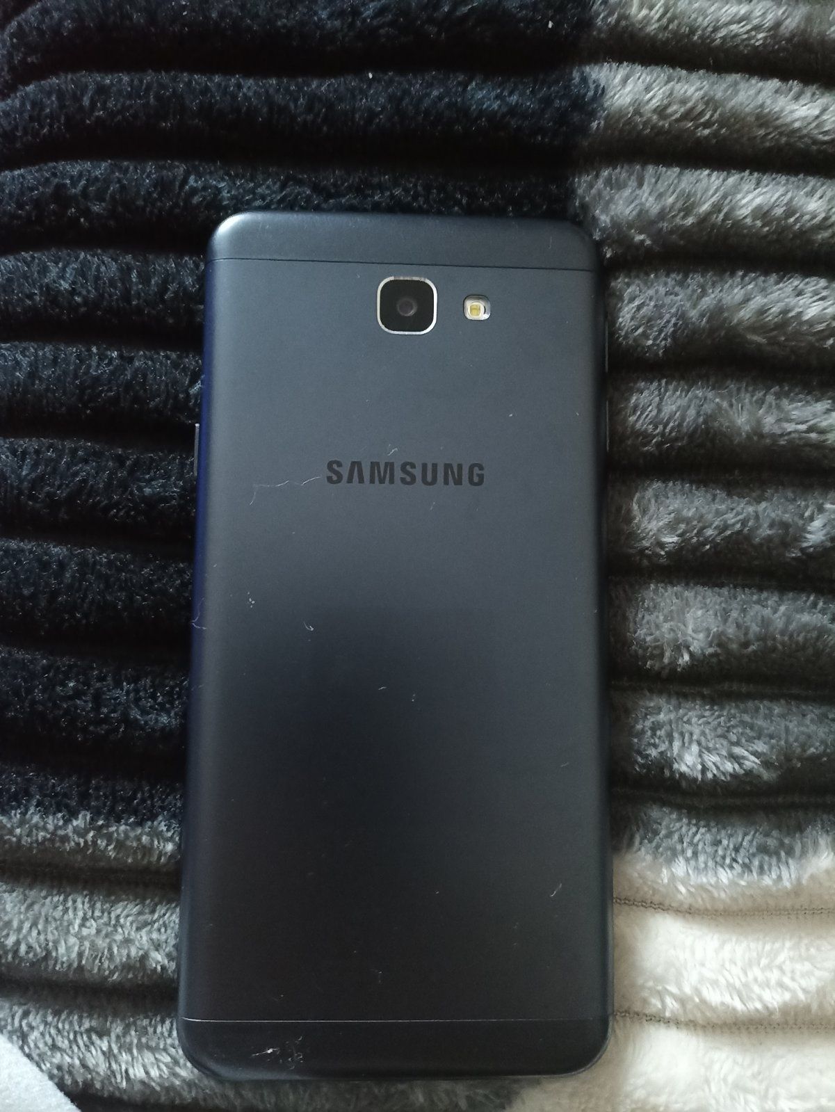 Samsung G570F чорний