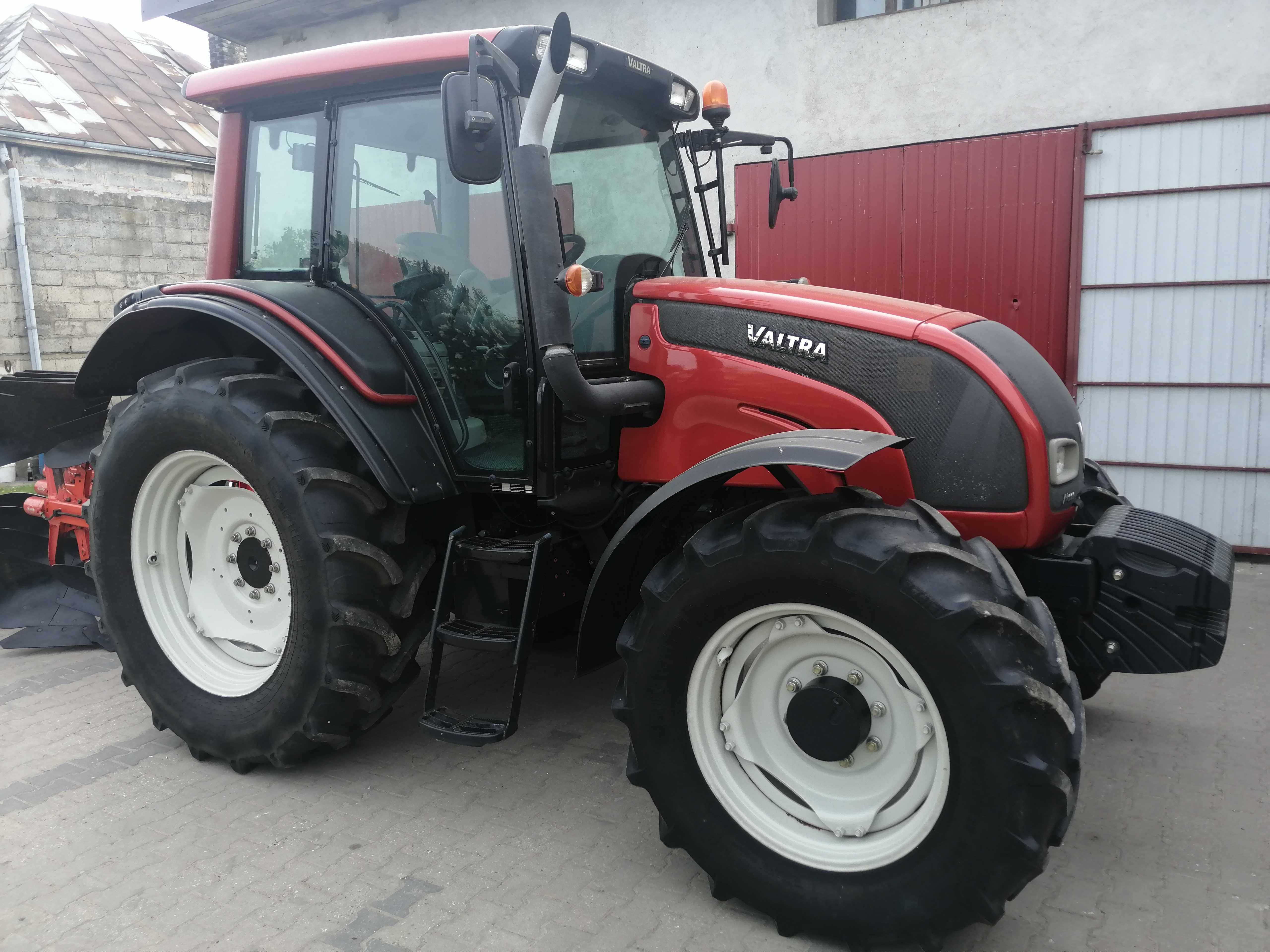 Sprzedam ciągnik Valtra N-111