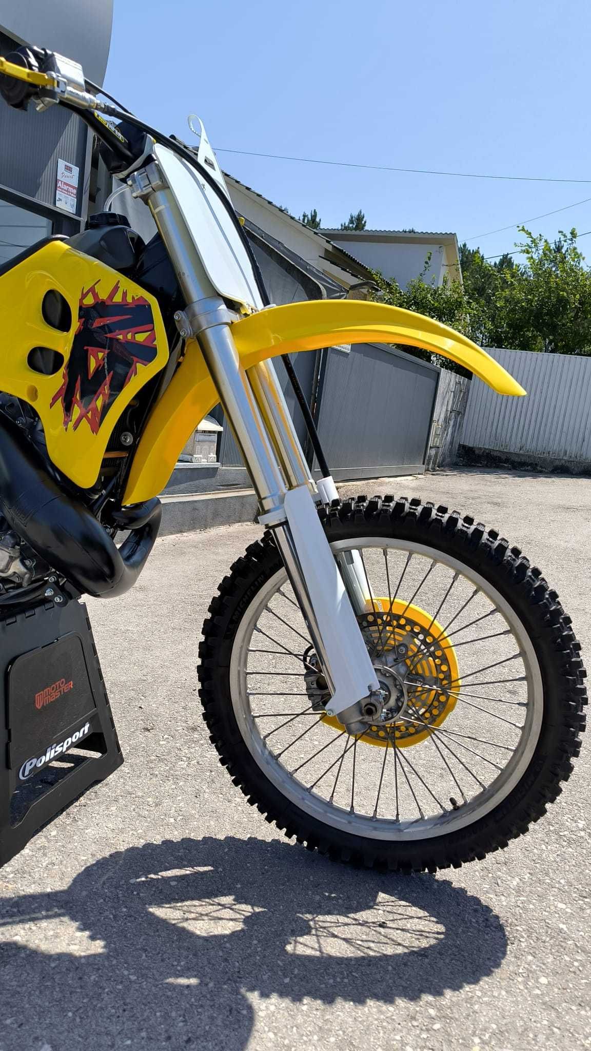 Suzuki RM250, estado irrepreensível (ver fotos)