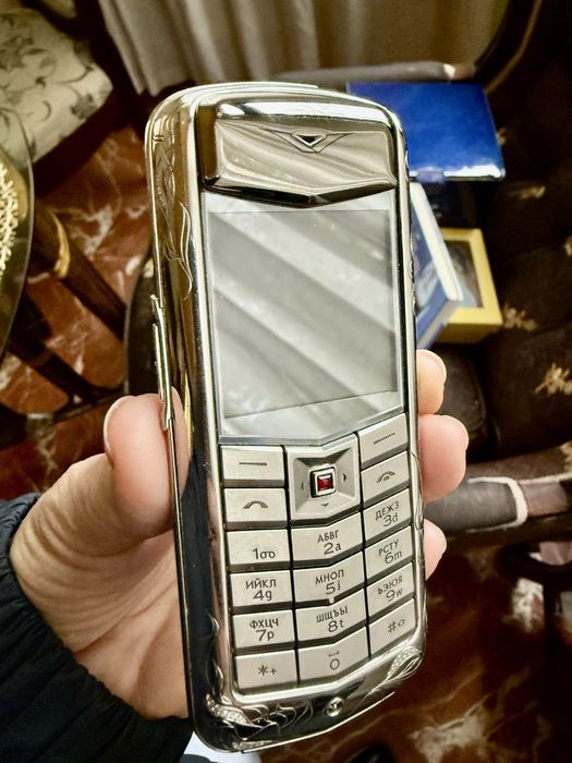 Vertu signature з рубіном і діамантами