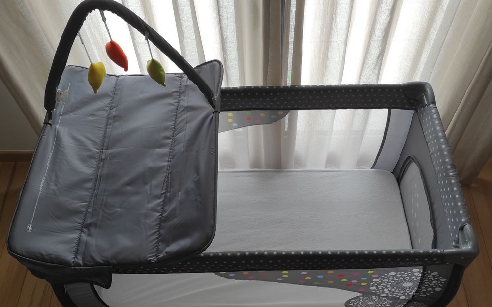 Cama de bebe desmontável e colchao
