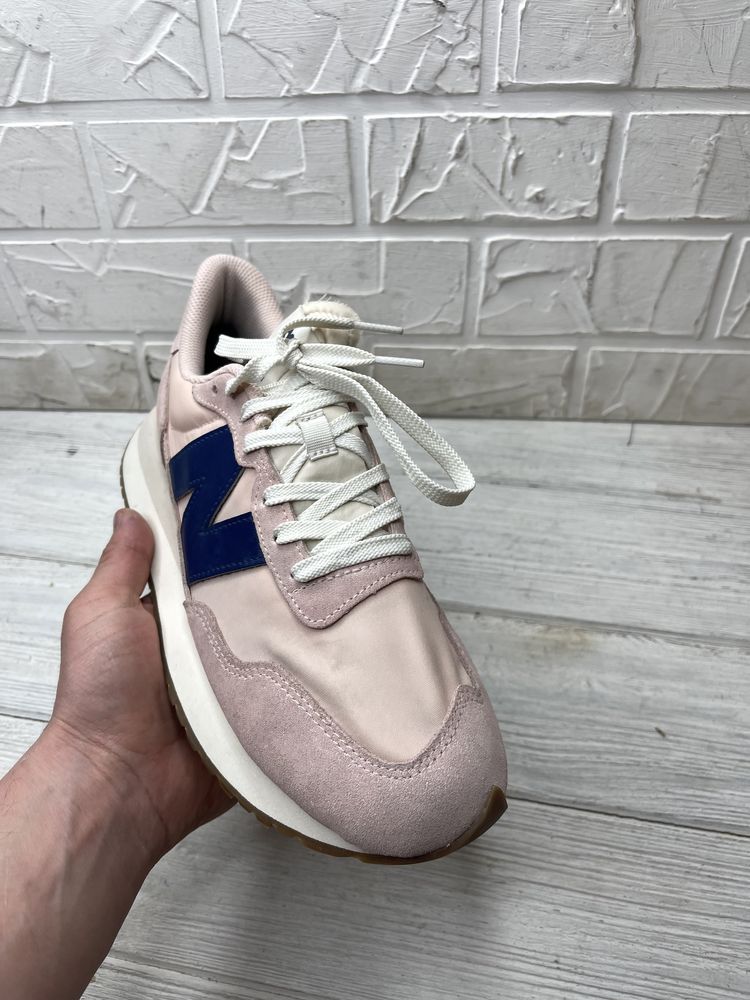 Яркие кроссовки New balance 237