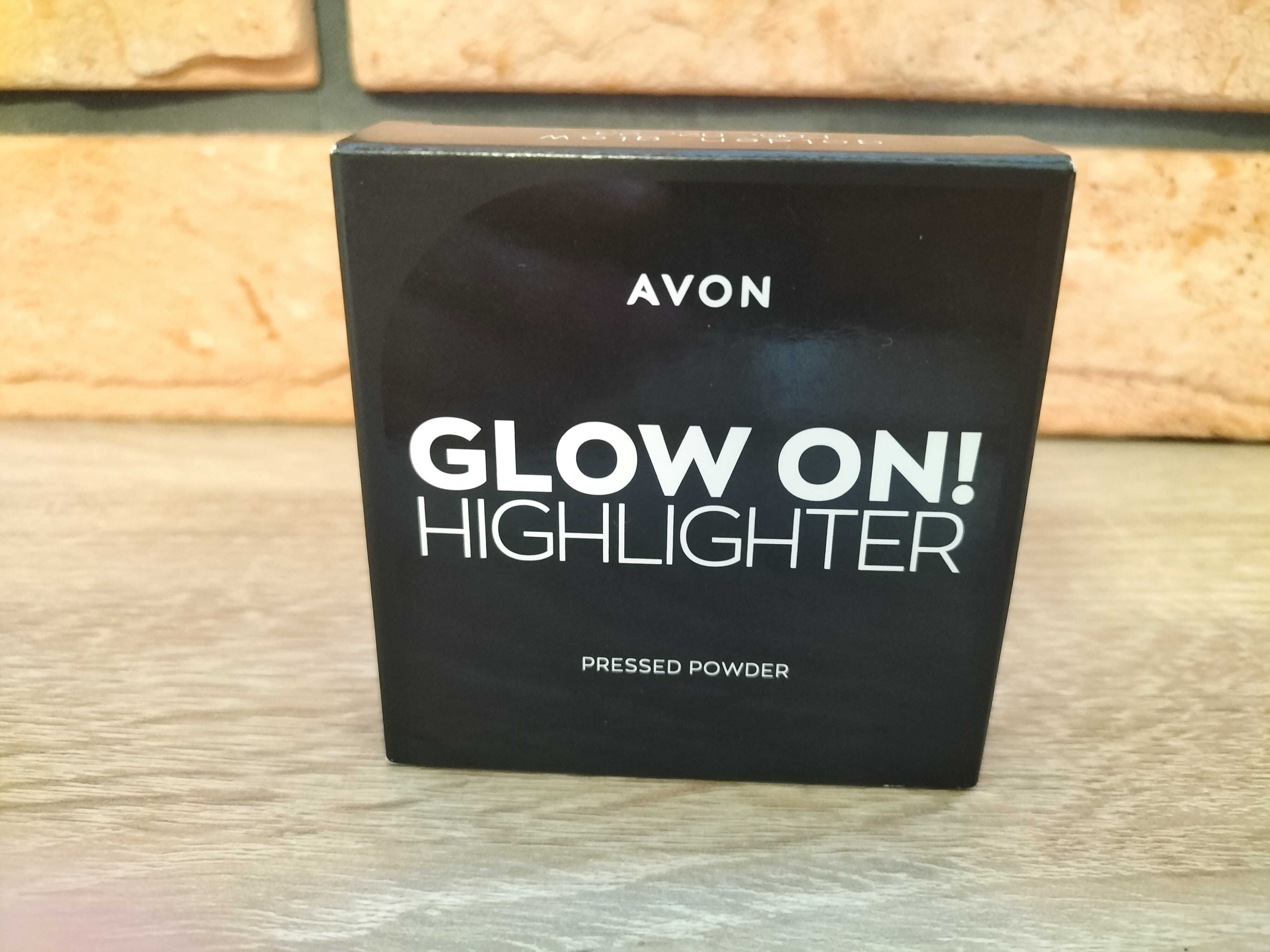 Avon Highlighter Puder rozświetlający Golden Glow