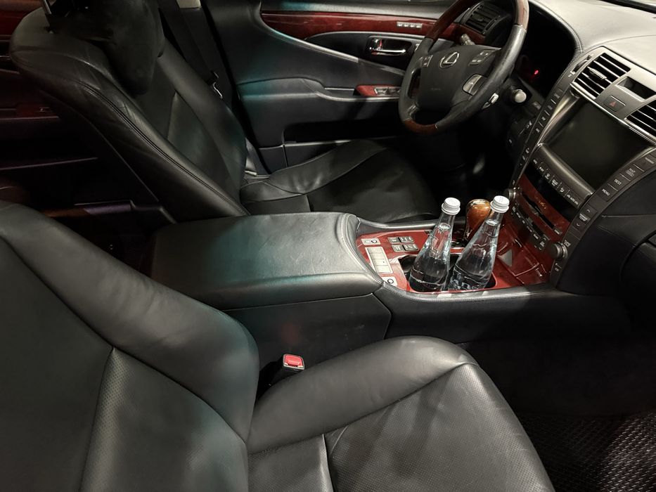 Lexus LS600L 2008 года в родной краске, новая пневма и батарея