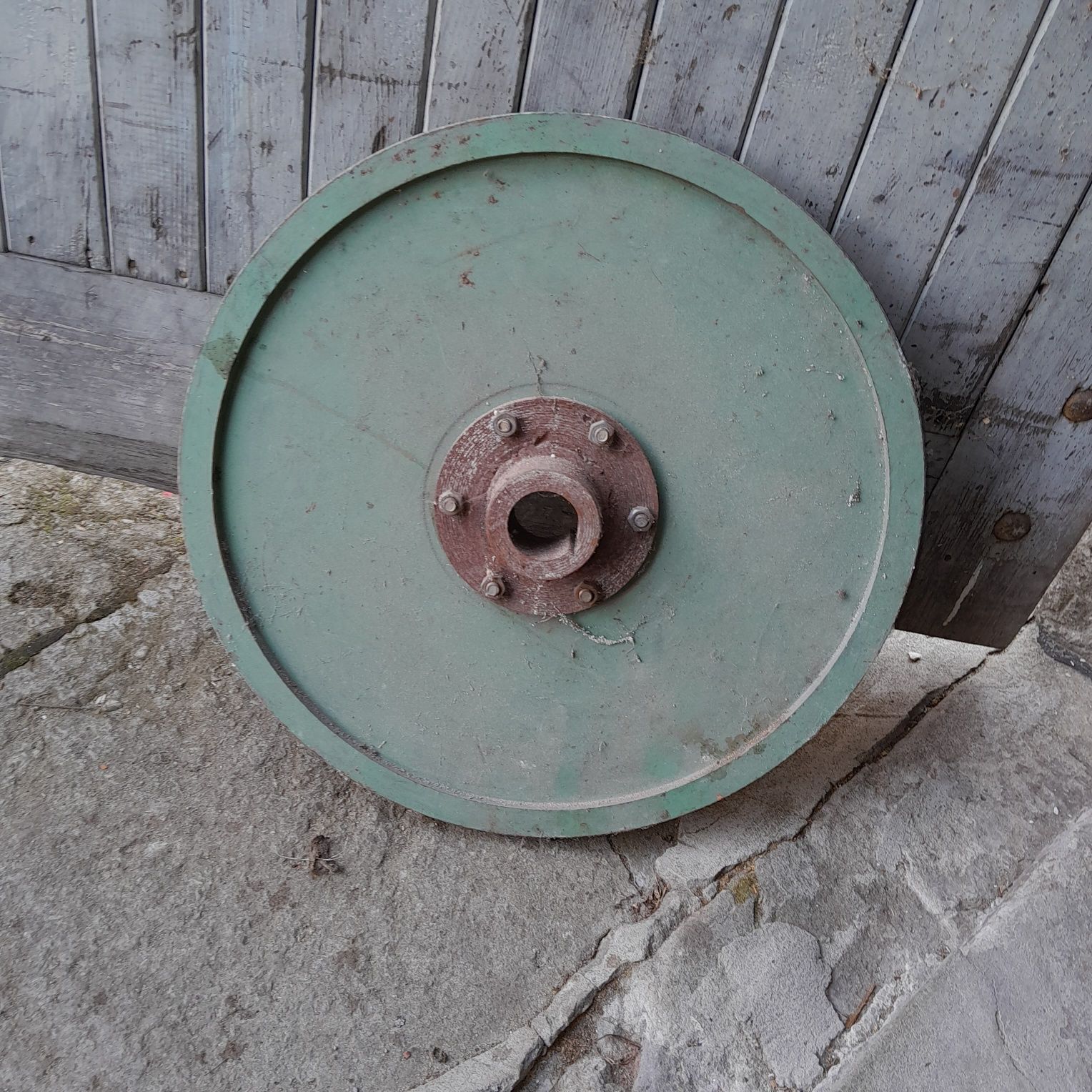 Koło 410mm,na pas17mm z otworem na wałek38mm,do pompy,robaka,sprężarki