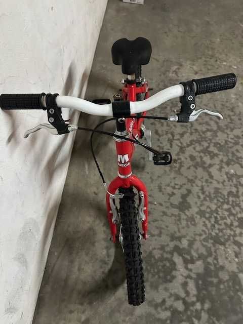 Bicicleta de criança semi-nova