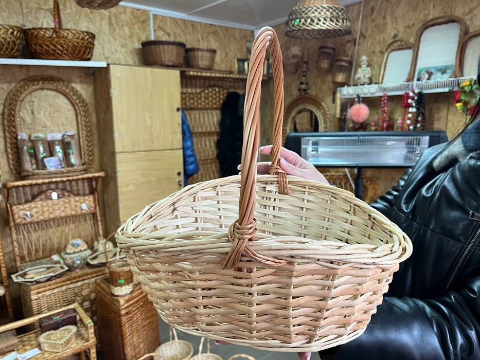 Корзина плетёная из лозы