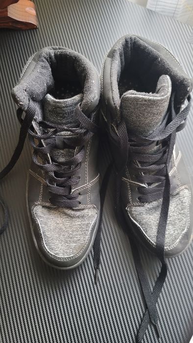 Кросівки чоловічі