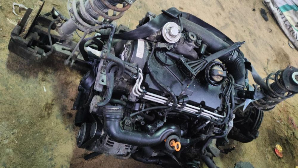 Двигун Мотор  AVQ 1.9tdi touran passat Golf5 Oktavia A5 wv