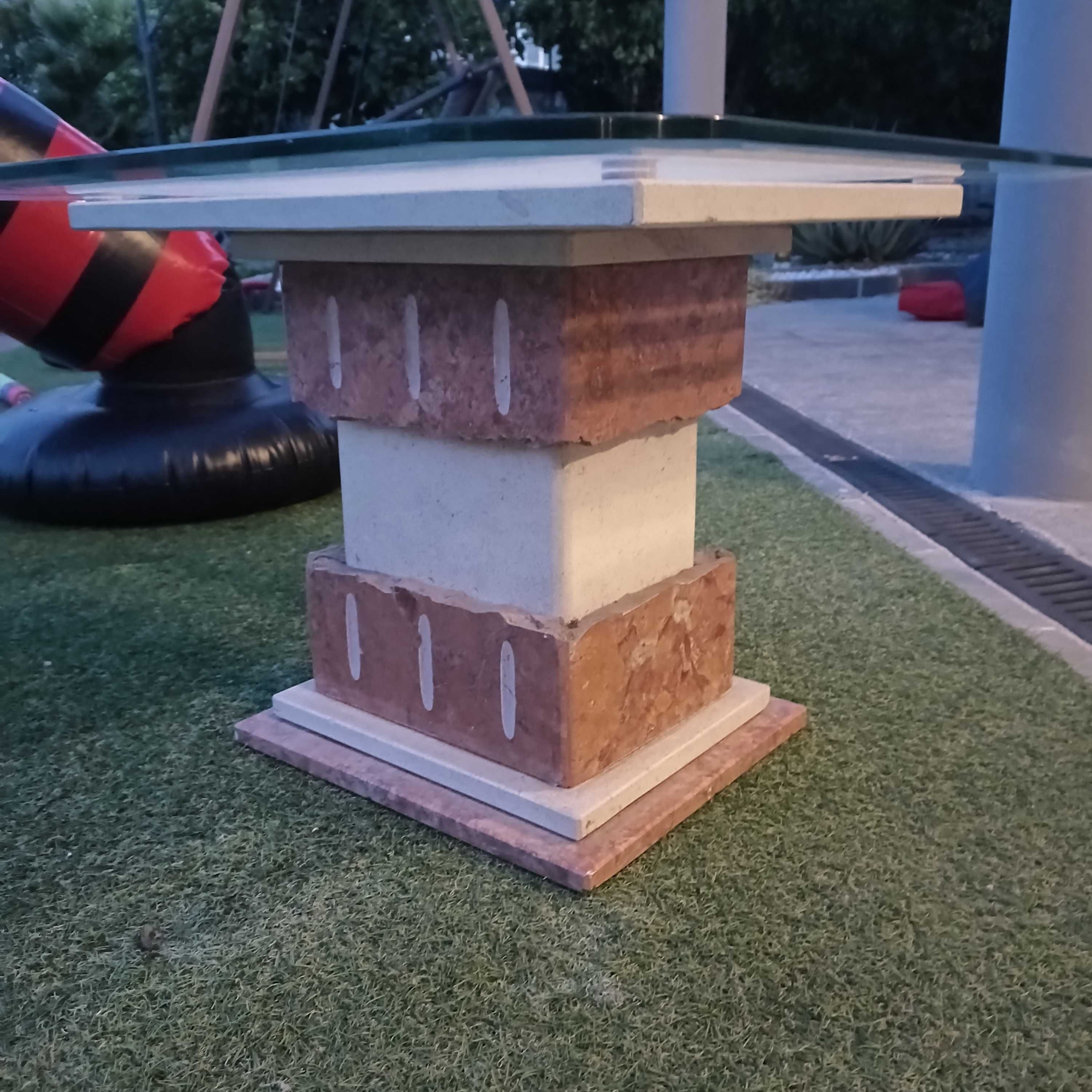 Mesa de Apoio em Pedra