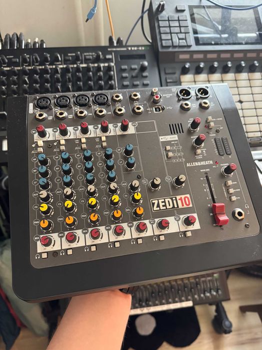 Allen & Heath ZEDi 10