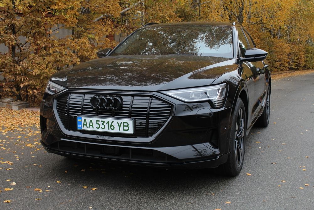 Оренда авто ауді audi etron єтрон