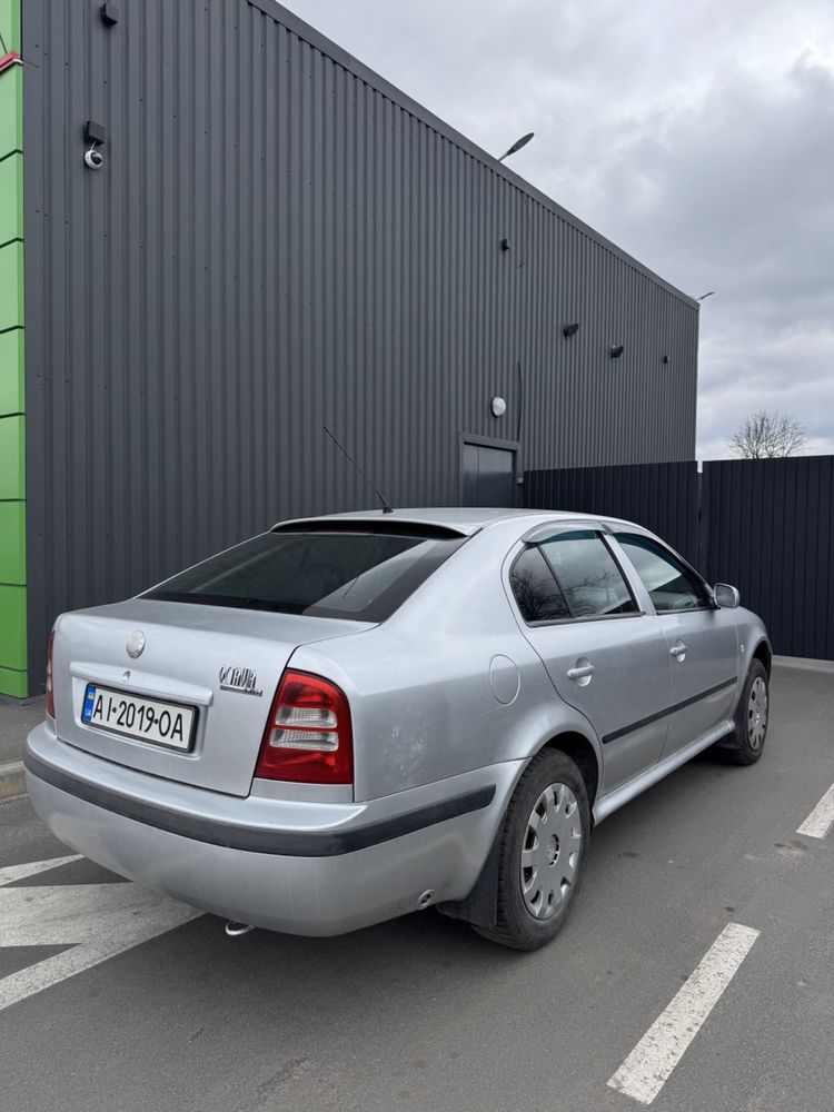 Продам шкода тур 2001 рік 1,6 газ бенз