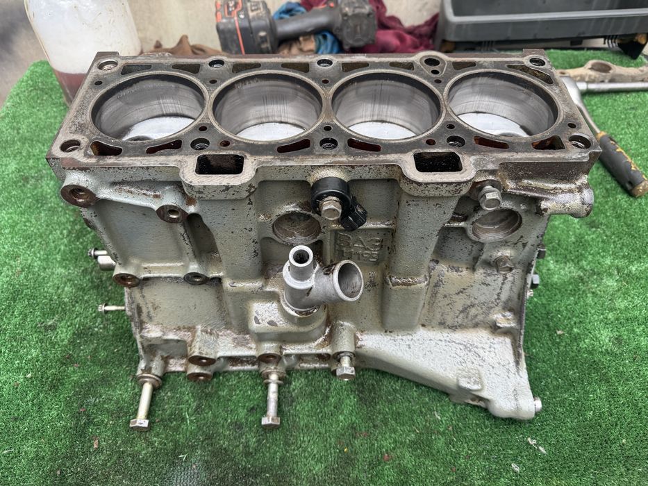 Блок двигуна Ваз 1,6 8клапанів блок колінвал в стандарті не застуканий