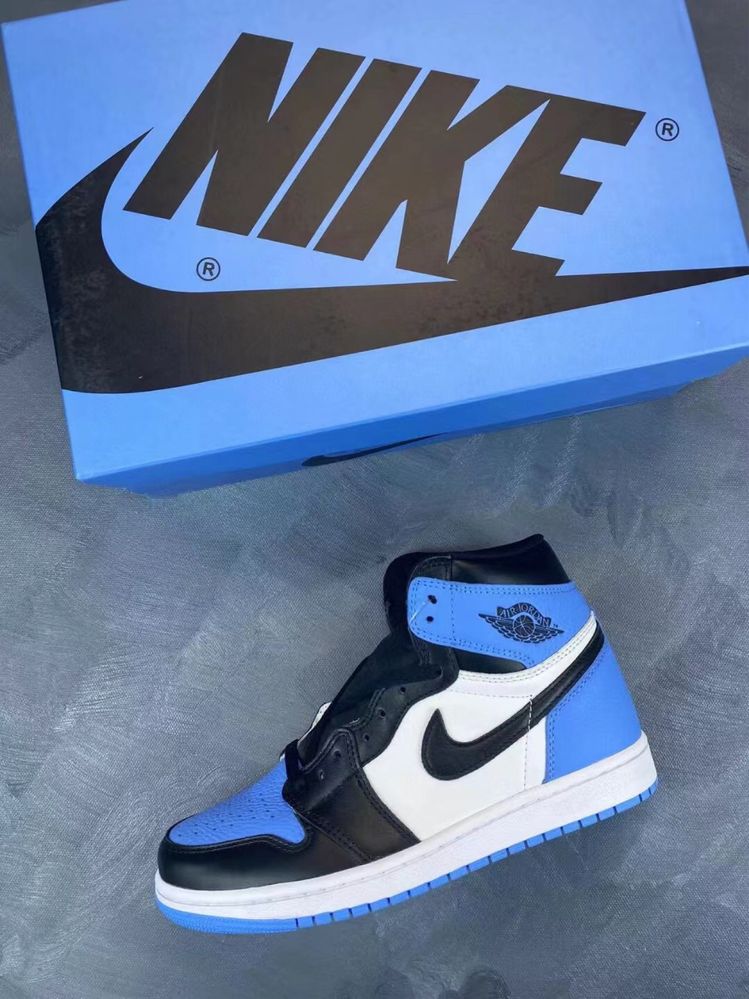 Кросівки Nike Air Jordan 1 Retro High OG UNC Toe 42-45