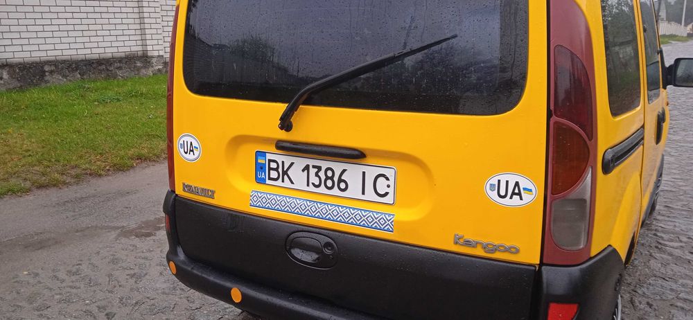 Мінівен Renault Kangoo Пасажир 2000 року. 1,9D Простий дизель